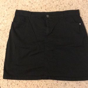Size 18 black skort